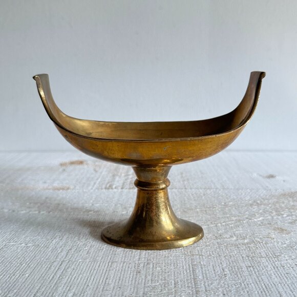 Small Vintage Brass Raised Decorative Swooped Bowl - Picture 1 of 11